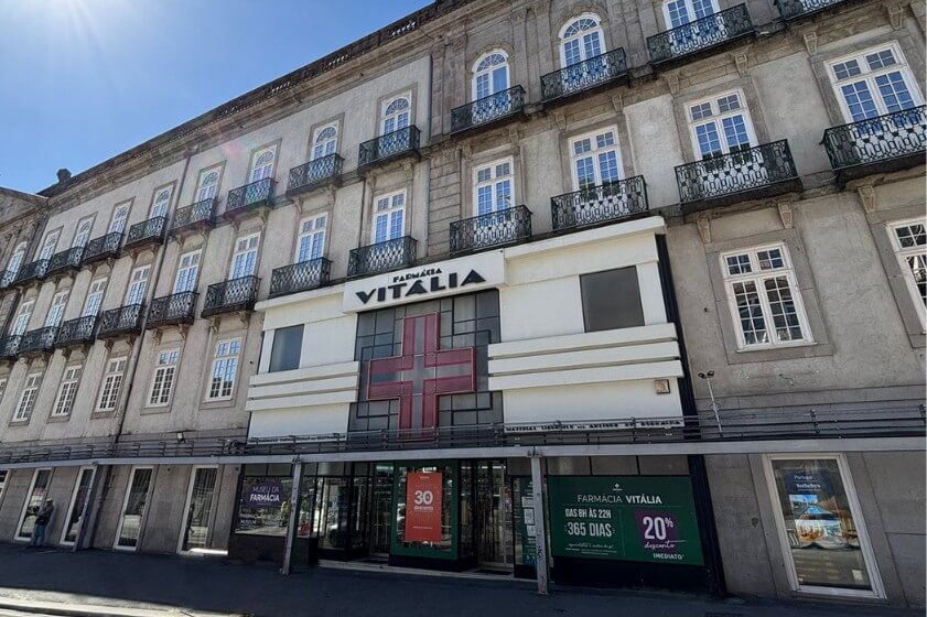 Farmácia Vitália Grupo Sofarma responsável pela produção de medicamentos manipulados no Porto